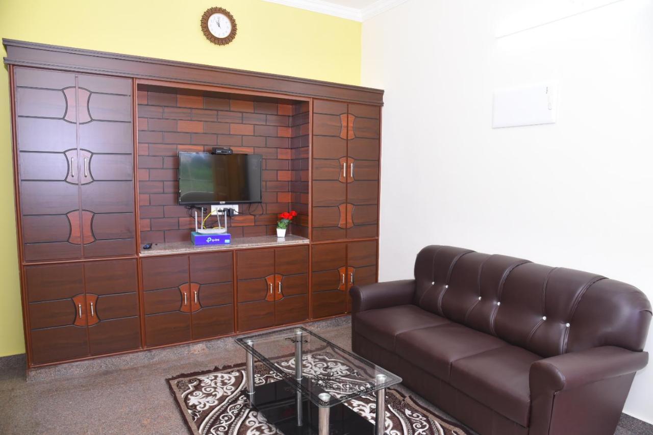 Four Seasons Home Stay Tirupati Kültér fotó